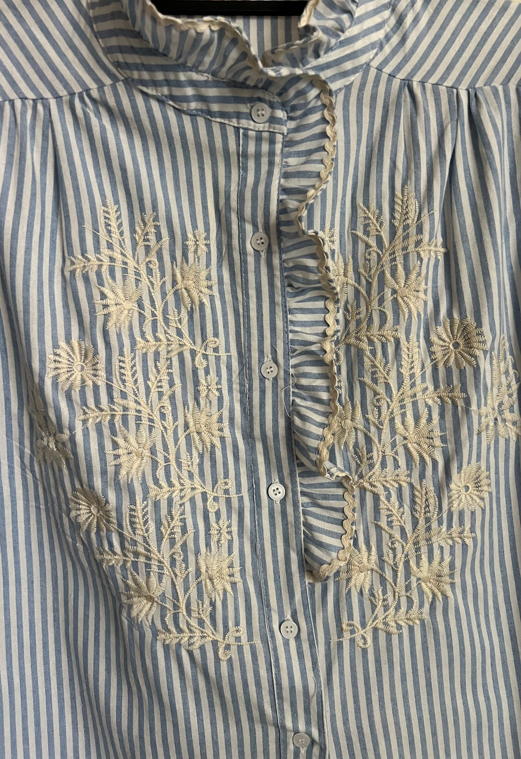 BLOUSE RAYEE BORDEE BLEU CIEL