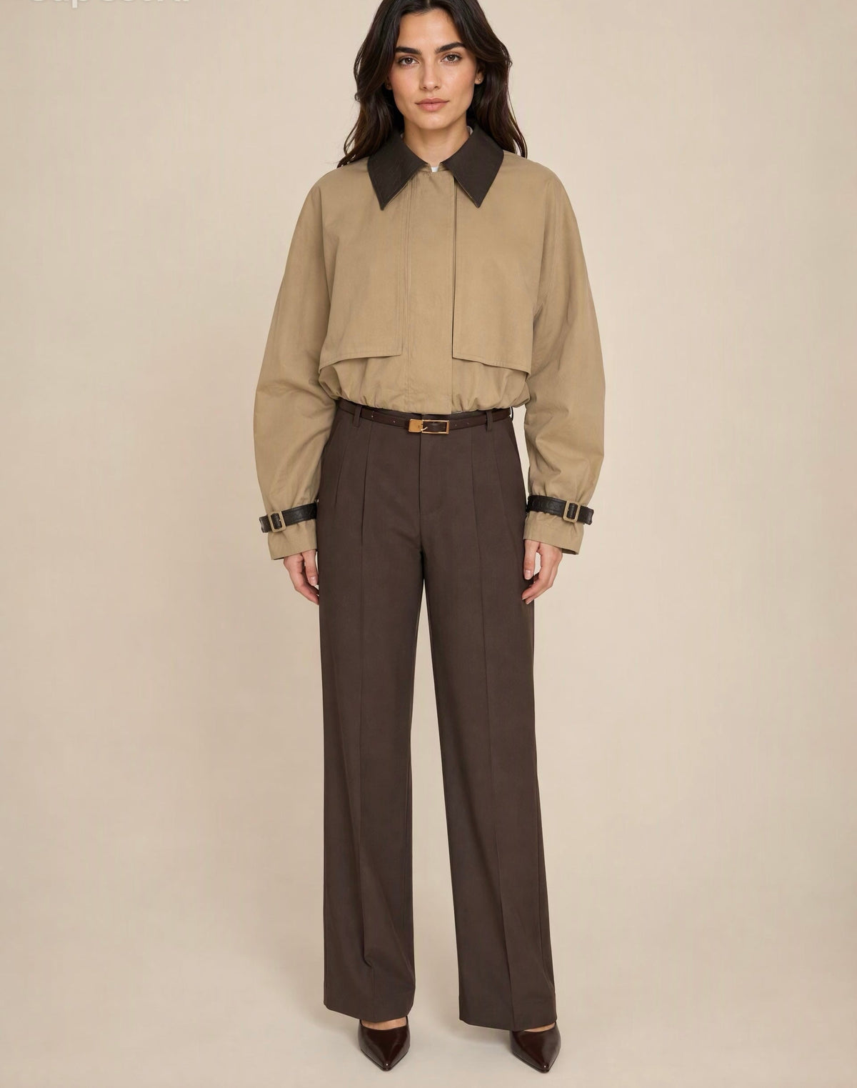 Veste courte beige à col contrasté