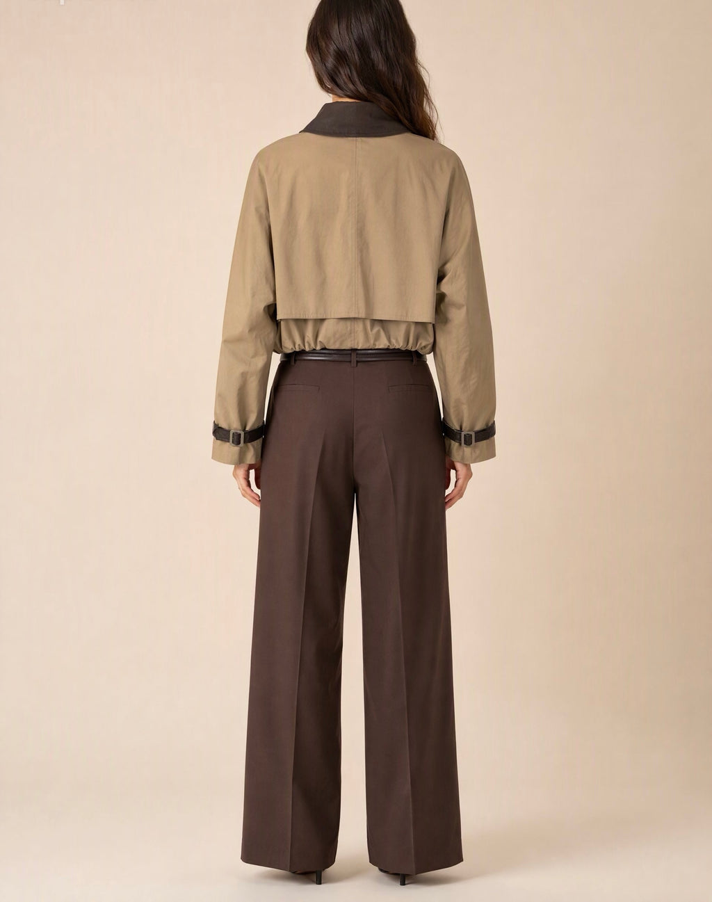 Veste courte beige à col contrasté
