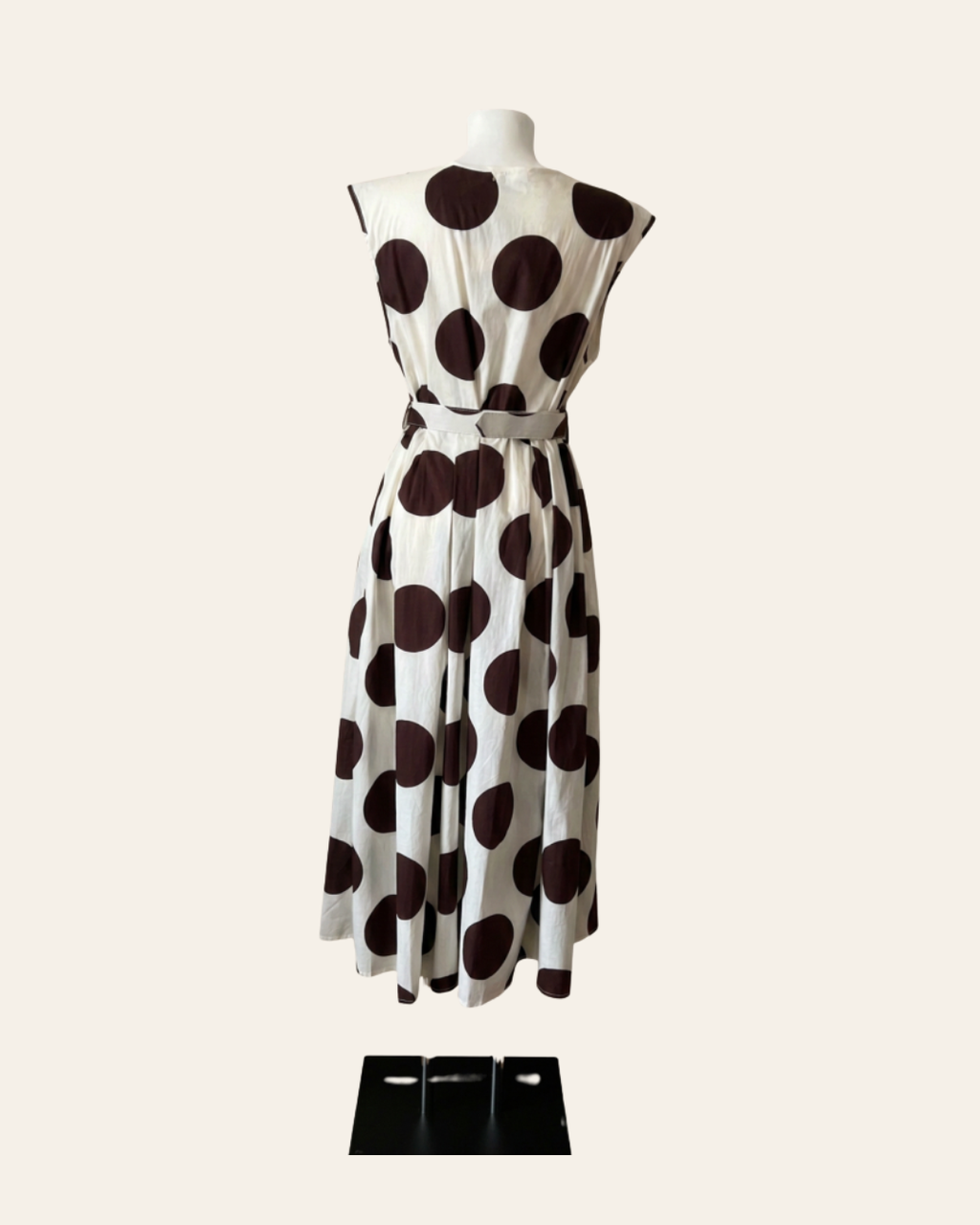 ROBE LONGUE A GROS POIS AVEC CEINTURE ASSORTIE