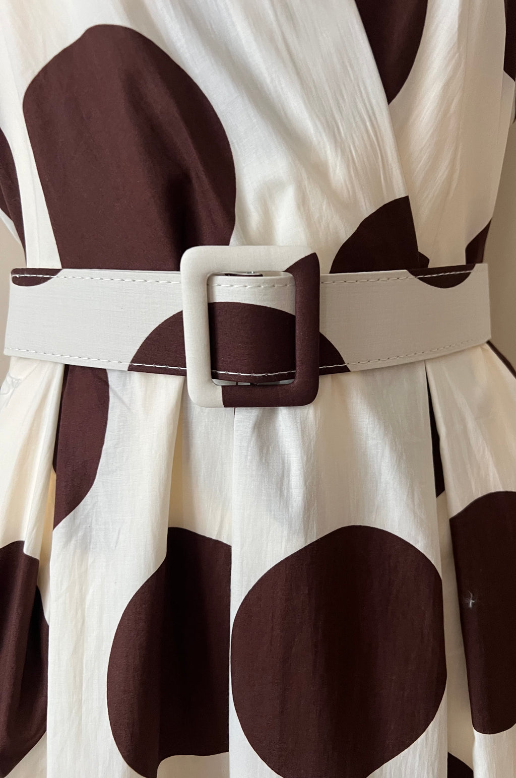 ROBE LONGUE A GROS POIS AVEC CEINTURE ASSORTIE